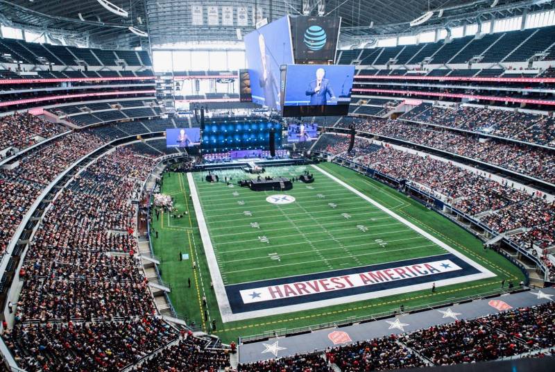 Dallas Cowboys' AT&T Stadium hosts 35,000 people at Harvest America