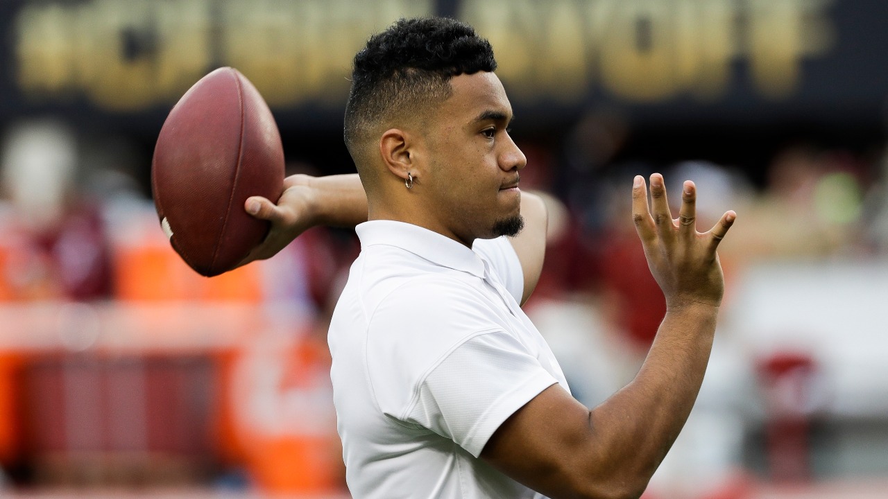 Alabama's Tua Tagovailoa wins 2019 Bobby Bowden Award ...