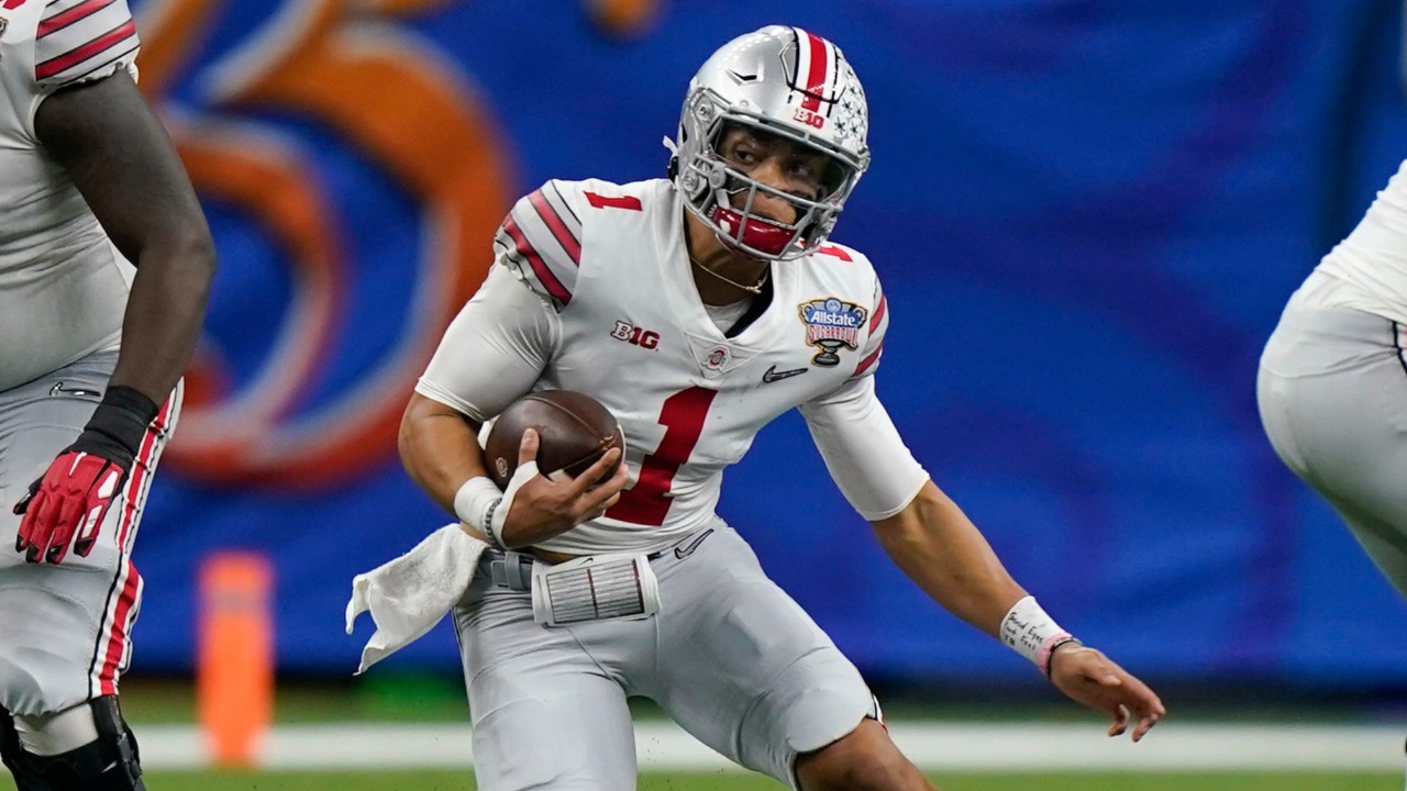 QB Justin Fields leads Ohio State to CFP title game, gives glory to God