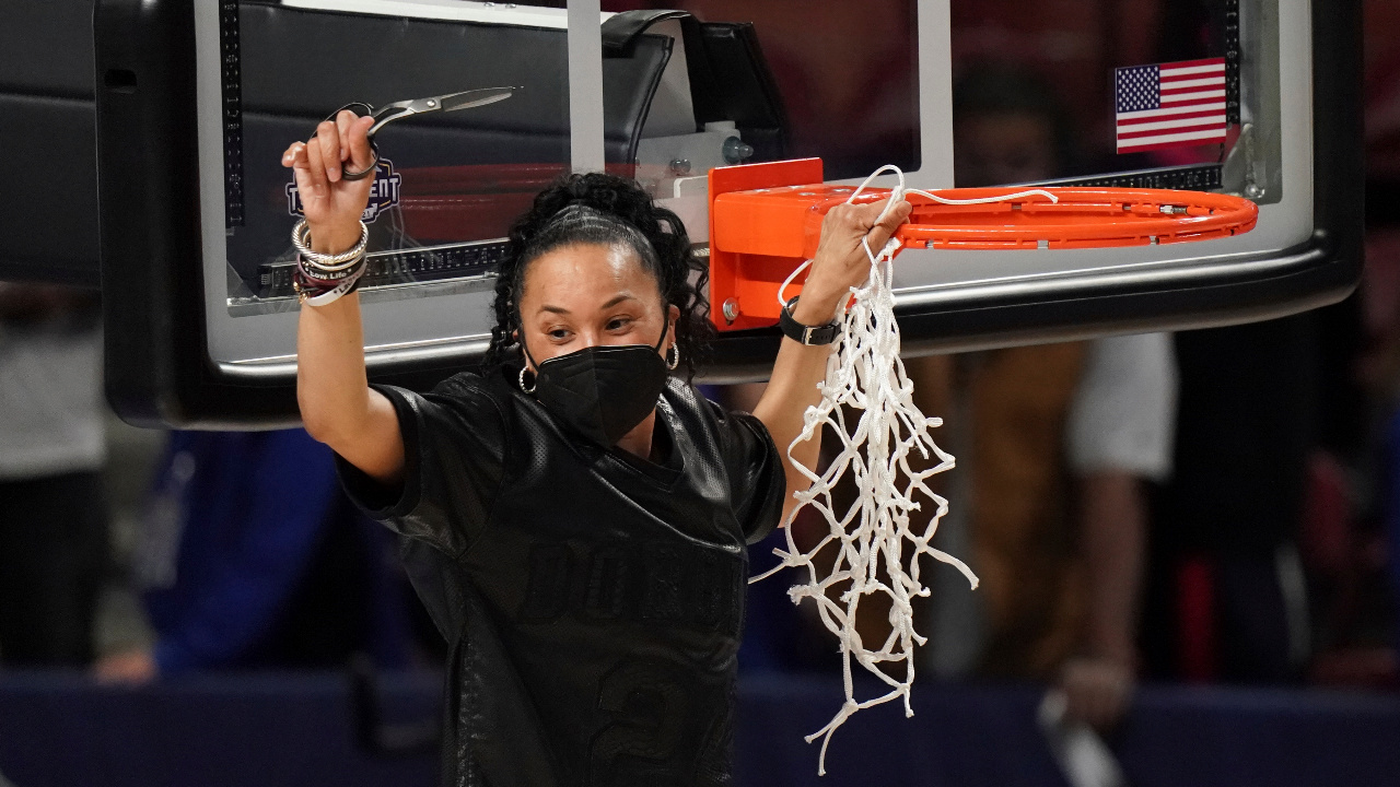Coach Dawn Staley shares the Scriptures and takes South Carolina to the SEC title