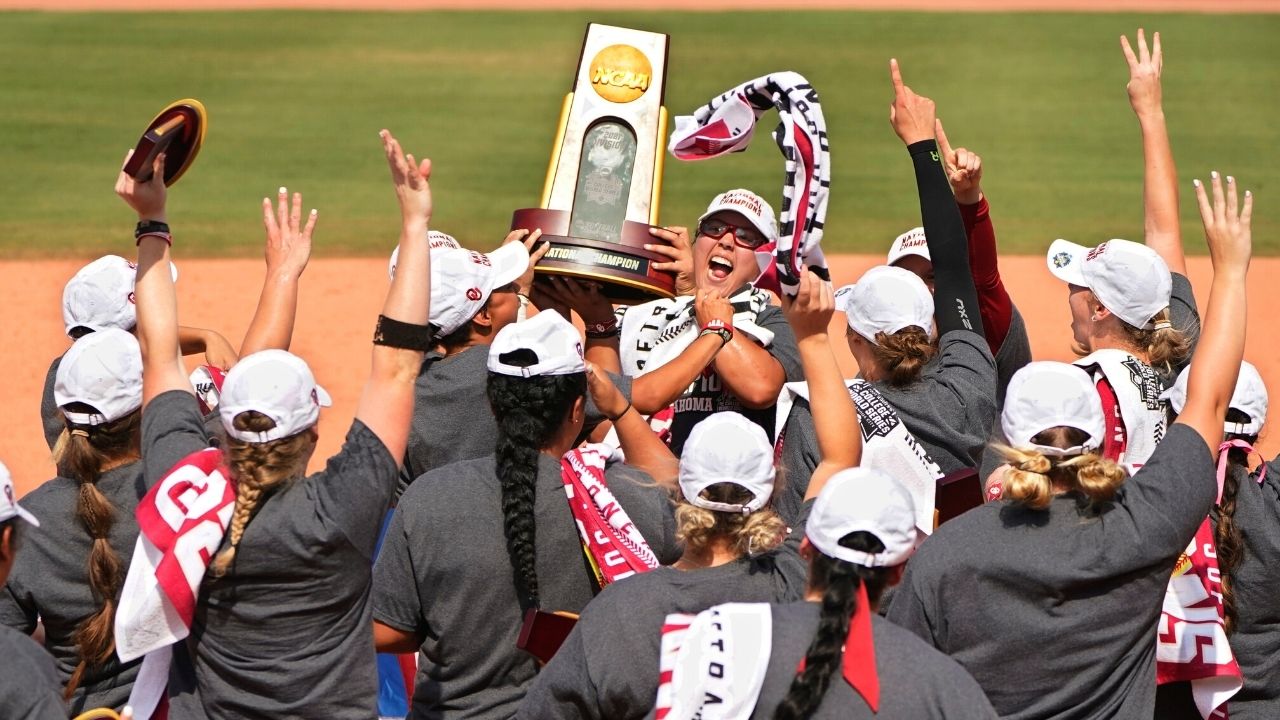 Oklahoma Softball Wins Womens College World Series Gives Glory To God